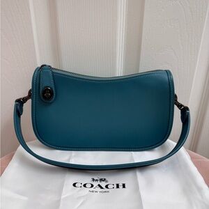 Coach Swinger Bag in Retro Teal
